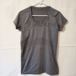 🛍 LULULEMON WOMENS ATHLETIC TOP